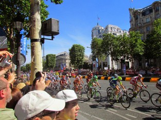 Llegada del pelotón a los Campos Elíseos en julio de 2012